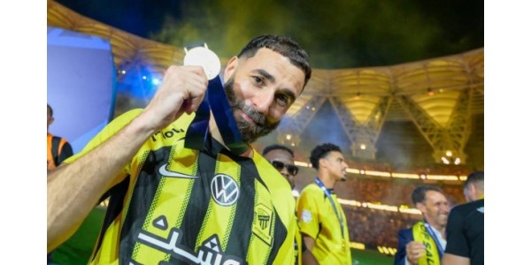 Karim Benzema torna-se o jogador francês com mais títulos da história Karim Benzema torna-se o jogador francês com mais títulos da história
